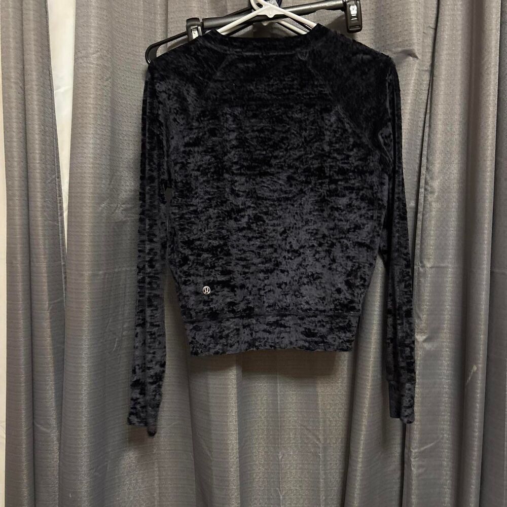 Lululemon Women's Navy and Black Sweatshirt - Picture 2 of 3